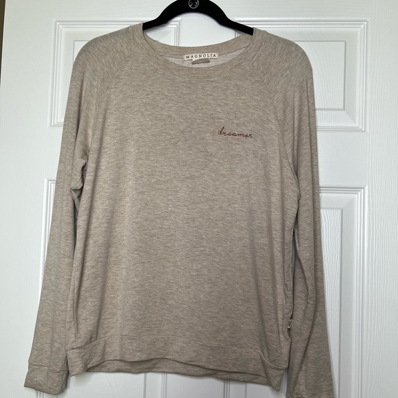 Magnolia Tops - Magnolia sweatshirt